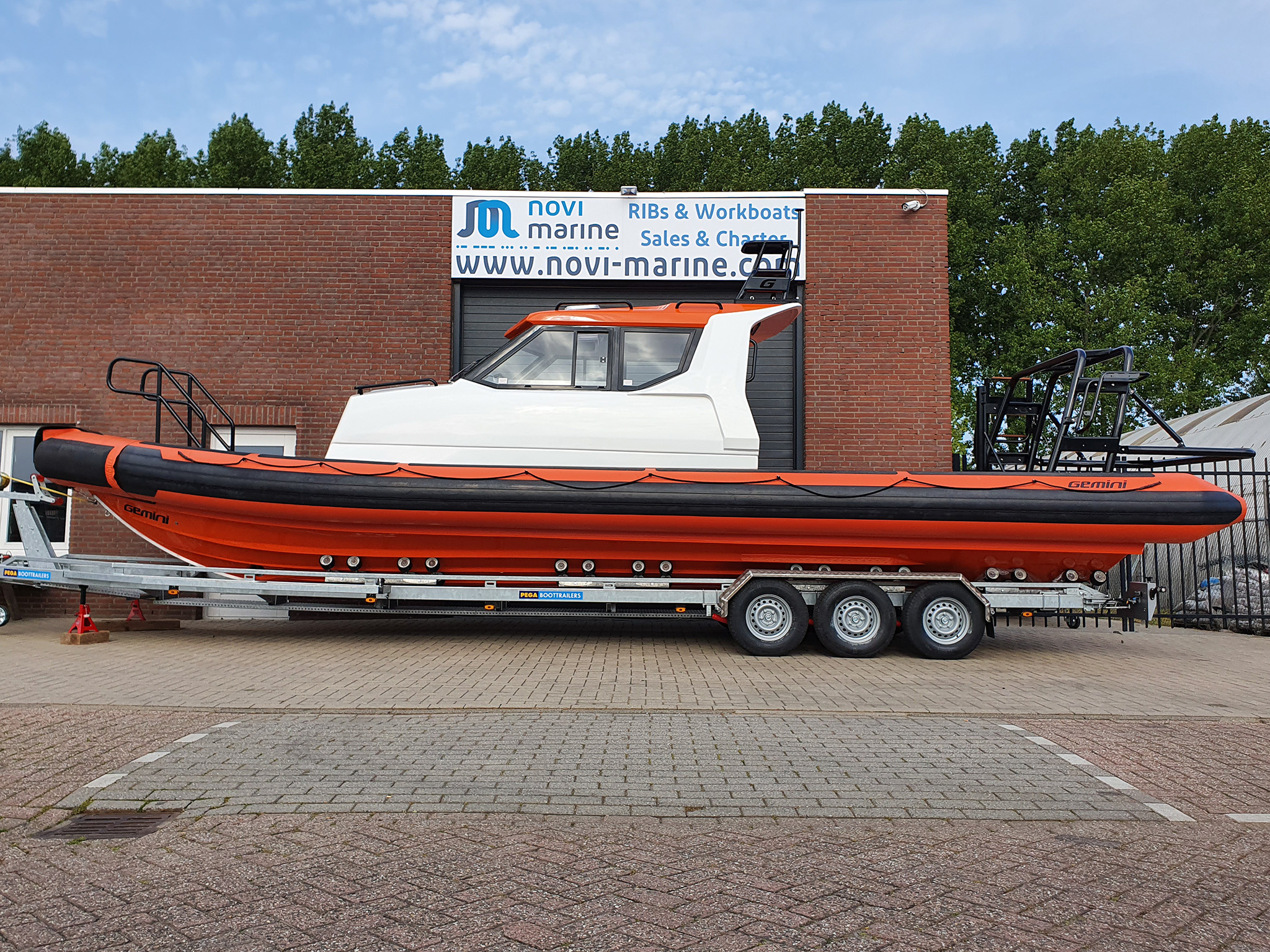 Gemini WR1060 GRP Cabin RIB for sale or charter a novi marine